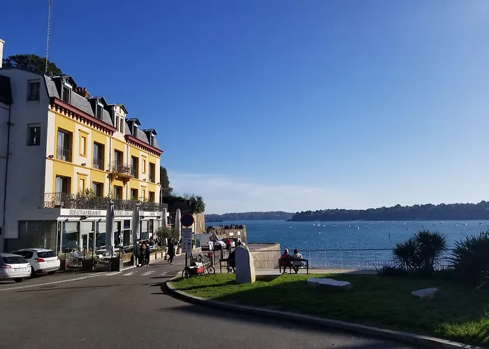 Hotel De La Vallee