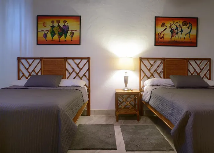 Parrot Cove Lodge