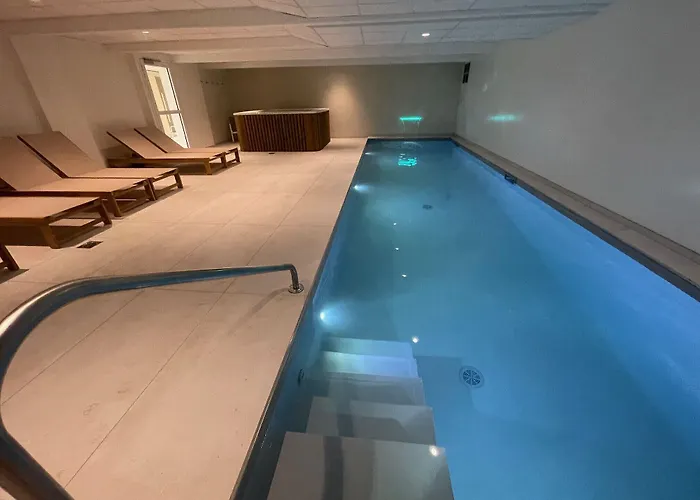 Kyriad Saumur Hyper Centre Hotel, Appartements, Seminaires Et Spa Soins Sothys Paris