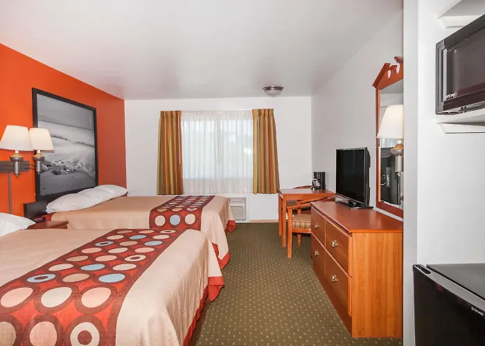 Super 8 By Wyndham Cloverdale Wine Country