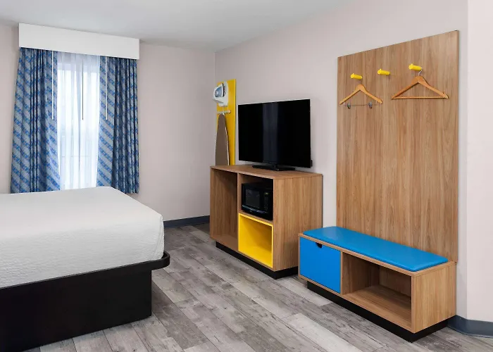 Days Inn & Suites By Wyndham Sellersburg