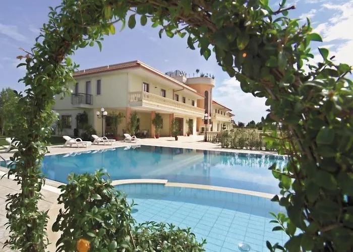 Unico Serrone Palace