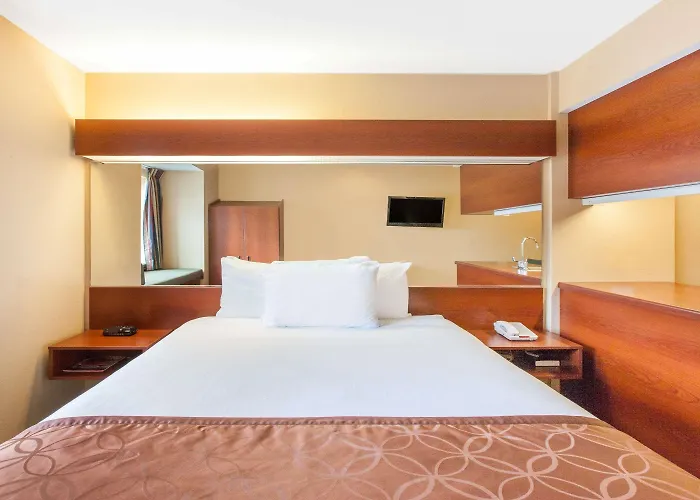Microtel Inn By Wyndham Rogers