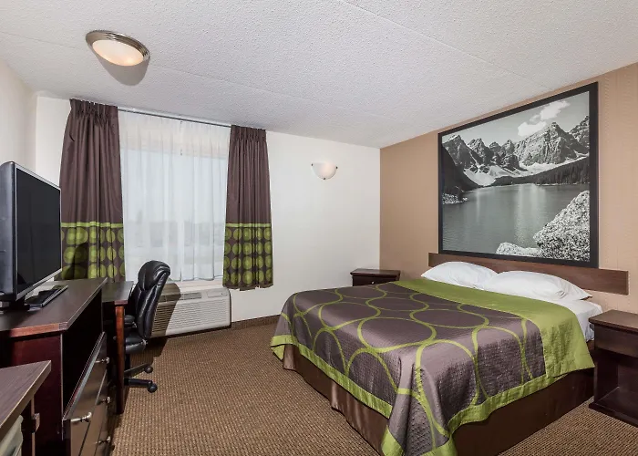 Super 8 By Wyndham Edson