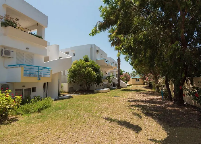 Leonidas Hotel & Studios