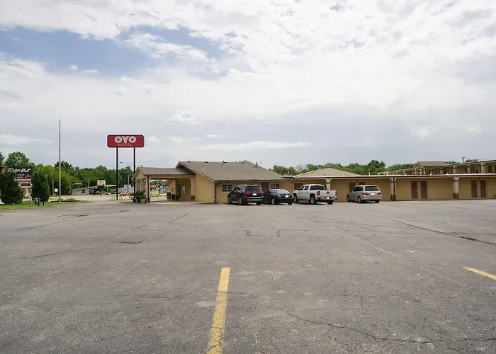 Woodridge Inn And Suites