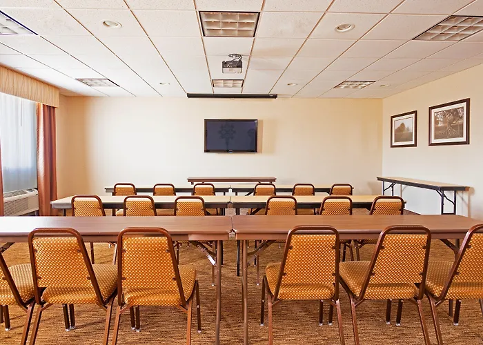 Holiday Inn Express Hotel & Suites Byram By Ihg