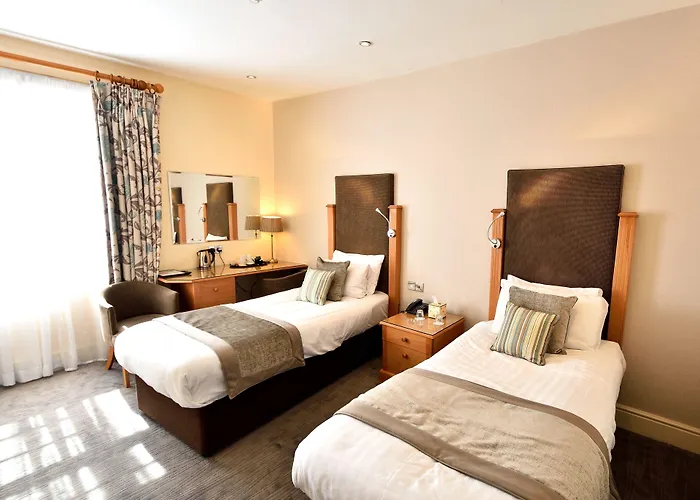 Queens Court Hotel