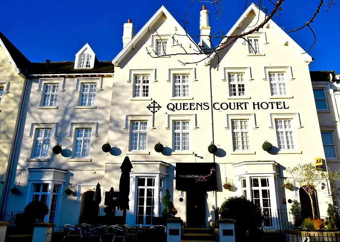 Queens Court Hotel