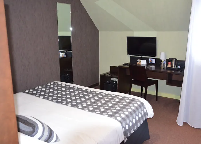Logis Golfe Hotel