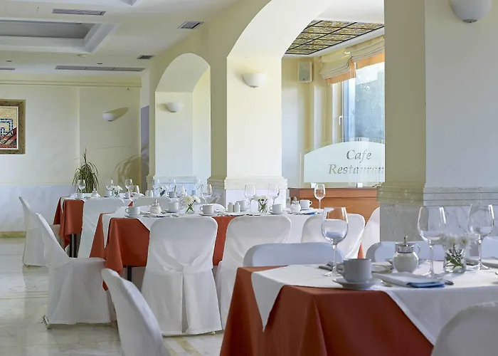 Avantis Suites Hotel