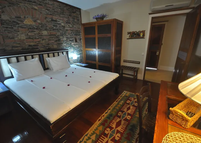 El Vino Hotel & Suites