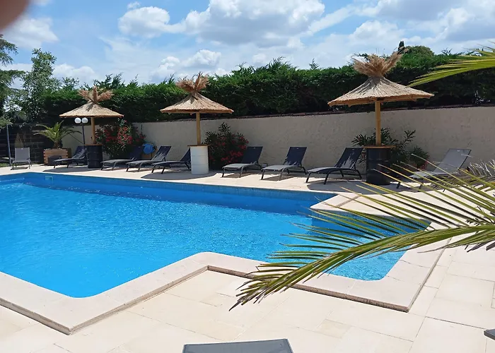 Logis Hotel Acotel Avignon Nord