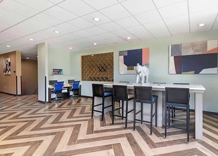 Best Western Plus Landmark Inn