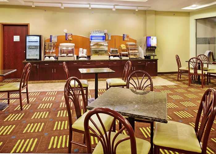 Holiday Inn Express Hotel & Suites St. Charles By Ihg