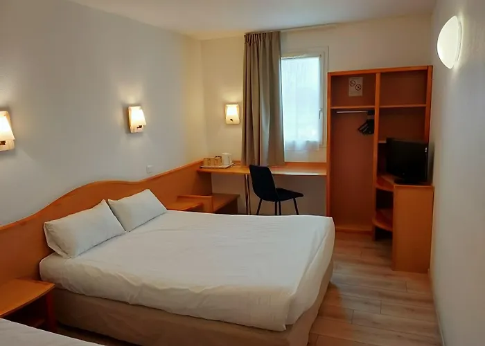 BRIT HOTEL Essentiel CAHORS Nord