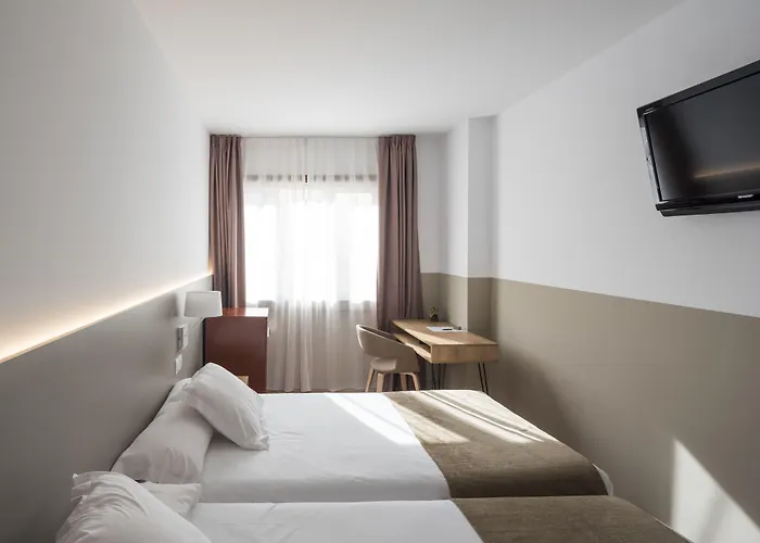 Hotel Airinos 3*