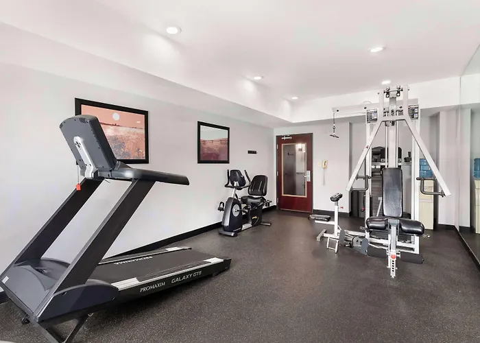 Best Western Carthage Inn & Suites