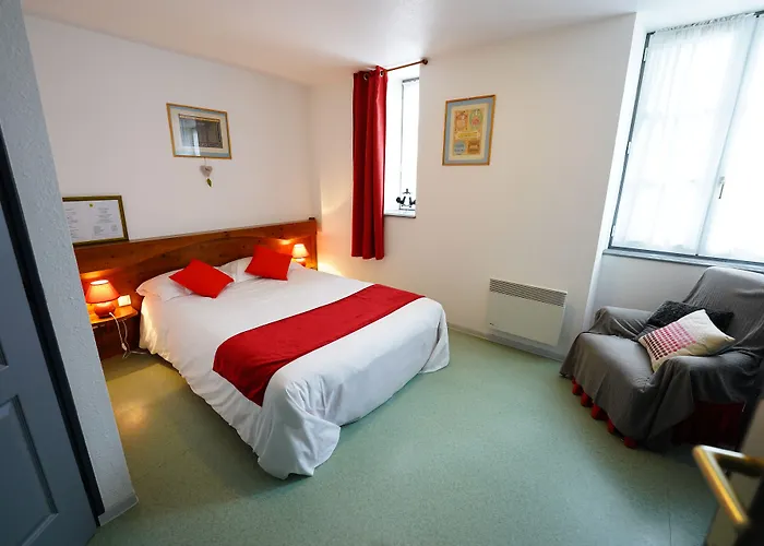 Logis Hôtel Le Relais Des Remparts