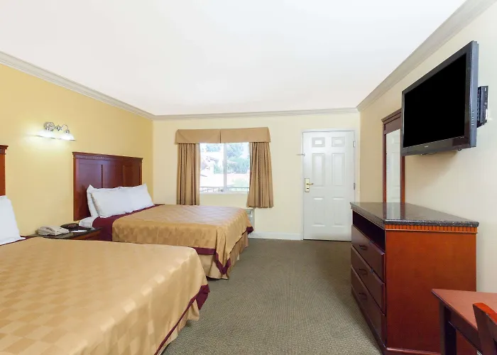 Travelodge By Wyndham Brea
