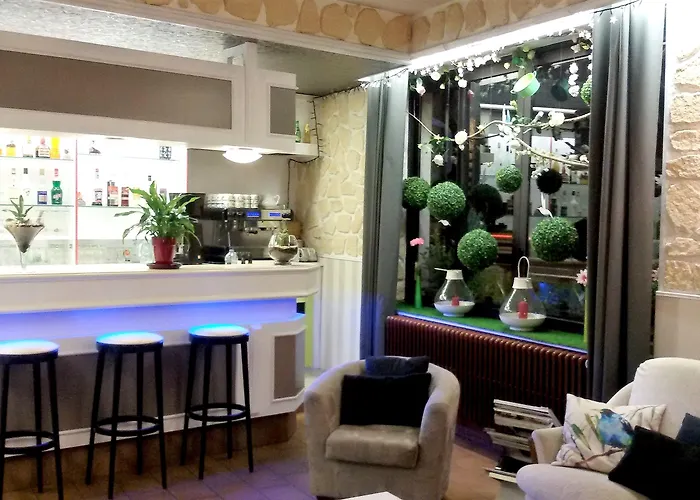 Le Merle Blanc Hotel Logis