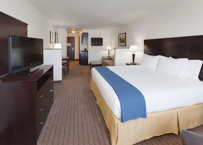 Holiday Inn Express & Suites - Omaha I - 80 By Ihg