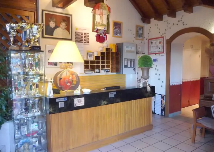 Logis Hotel De La Tour