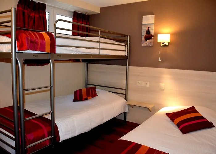 Logis Hotel Du Centre - Halte Ideale En Cyclotourisme Avec Garage A Velos Clos