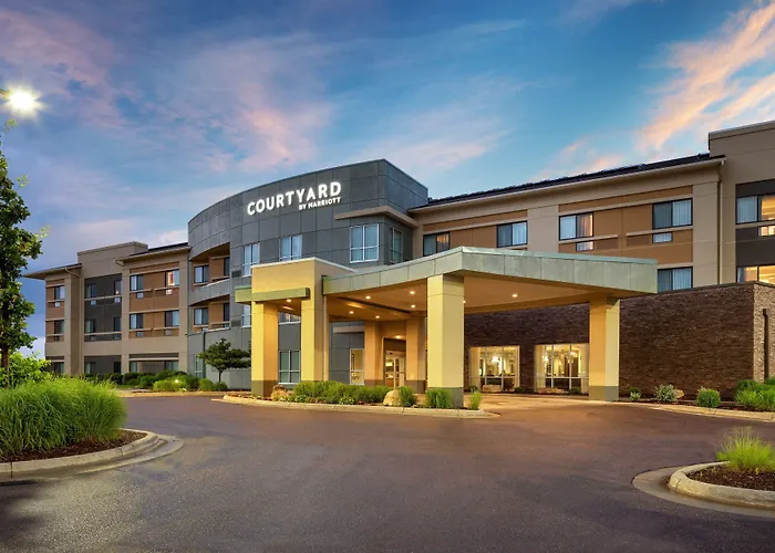Courtyard Mankato Hotel & Event Center