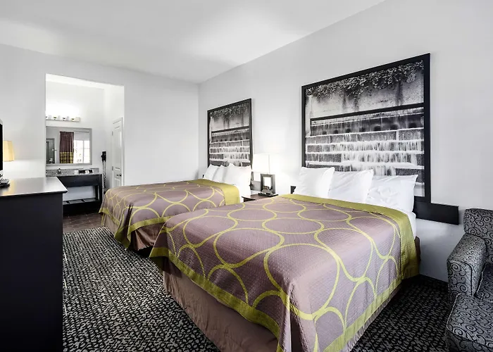 Super 8 By Wyndham Carthage Tx