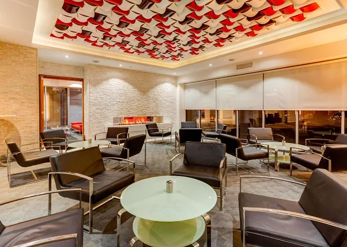 Mantra Charles Hotel