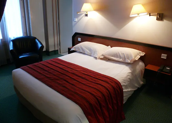 Brit Hotel Privilège Le Royal - Centre Gare