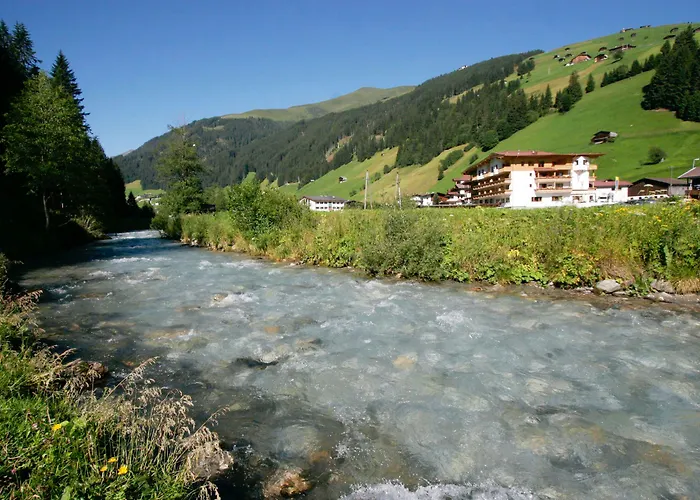 Natur-&Wanderhotel Tuxertal