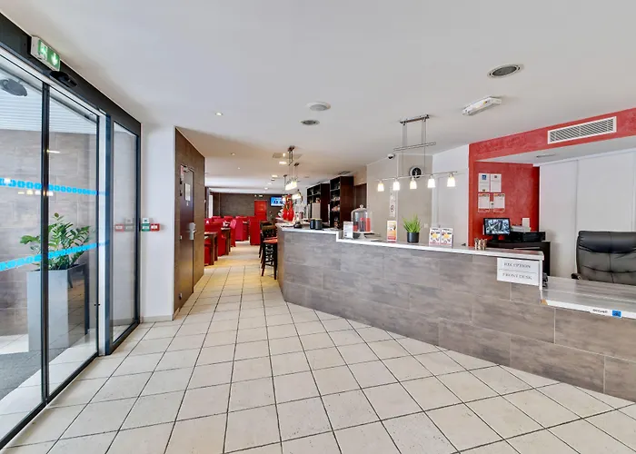 Hotel Paris Pacific: Metro-Adjacent Lodging Near Orly Airport