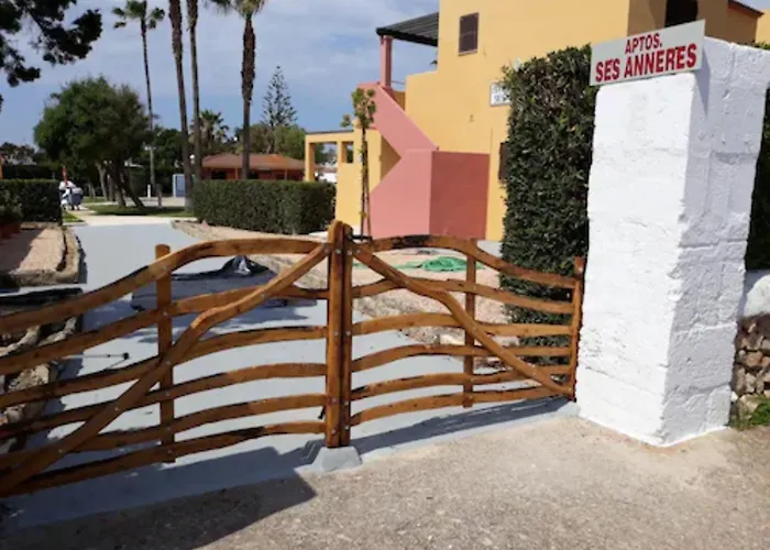 Apartamentos Ses Anneres