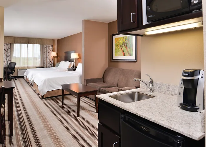 Holiday Inn Express & Suites Emporia Northwest By Ihg