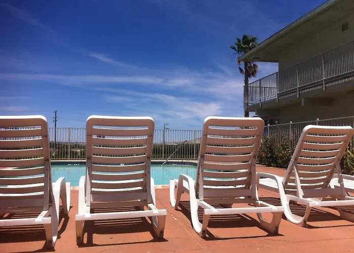 Hilltop Inn & Suites