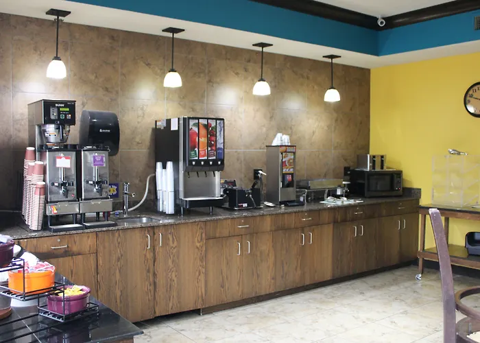 Parkwood Inn & Suites