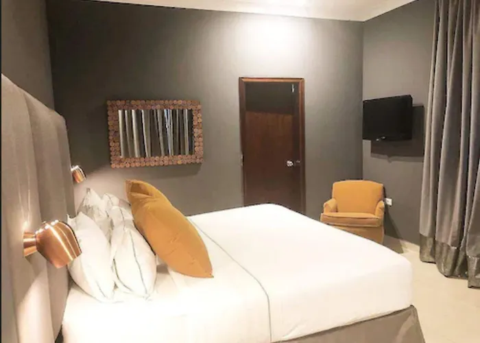 Mikhael'S Hotel