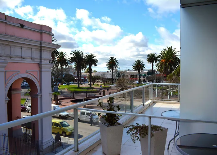 De La Plaza Hotel