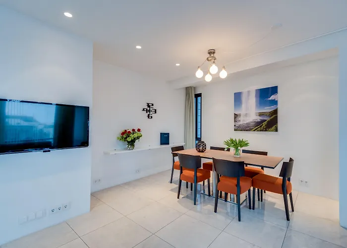Black Pearl Apartment Hotel