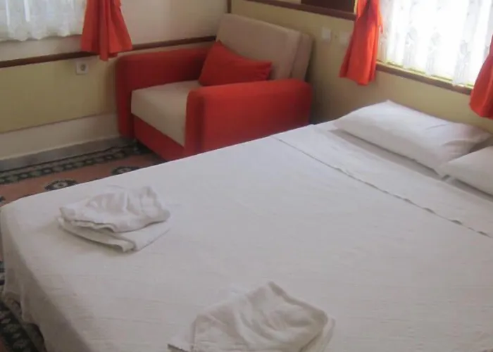 Red Rose Hotel
