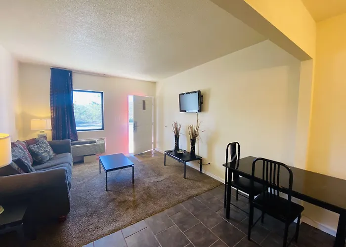 Traveler'S Place Inn & Suites