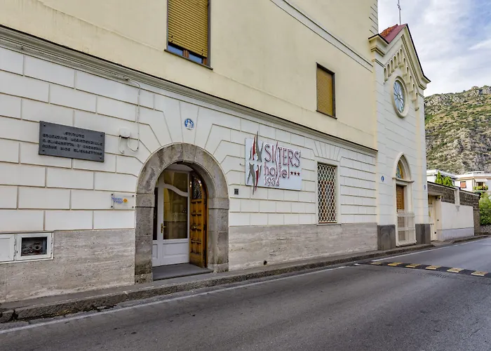 Sisters Hotel