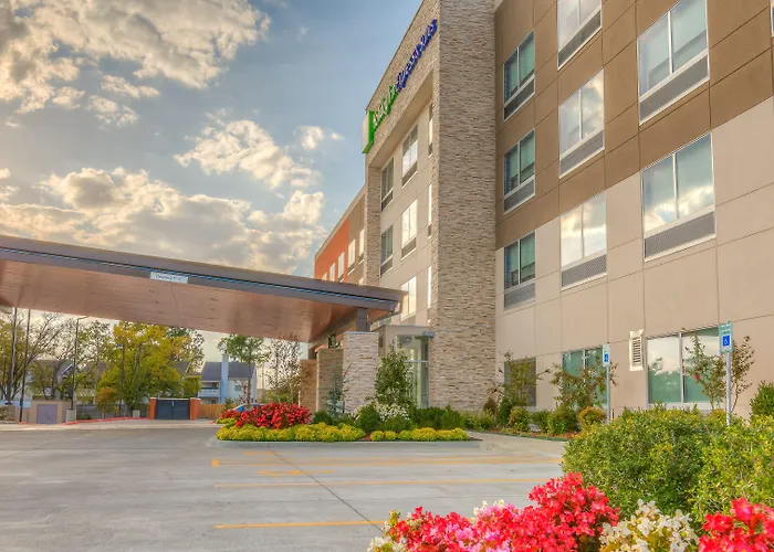 Holiday Inn Express & Suites Tulsa Midtown By Ihg