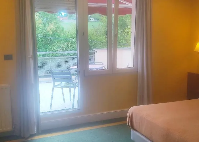 Habitación triple con bañera y terraza HOTEL SUITE MIOÑO