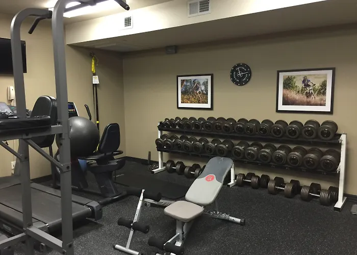 Roosevelt Inn & Suites