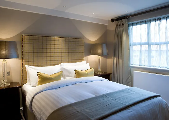 Castle Hotel & Apartments