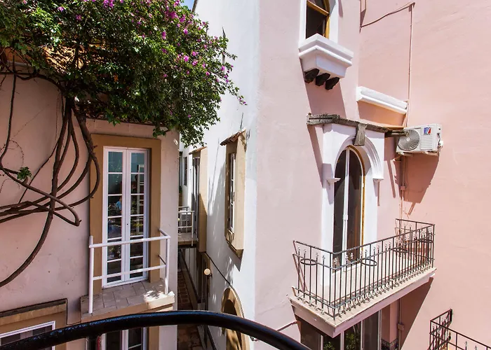 Garlands Del Rio Riverside Boutique Hotel