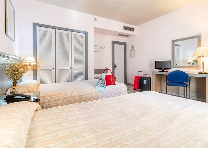 Hotel Abades Manzanil